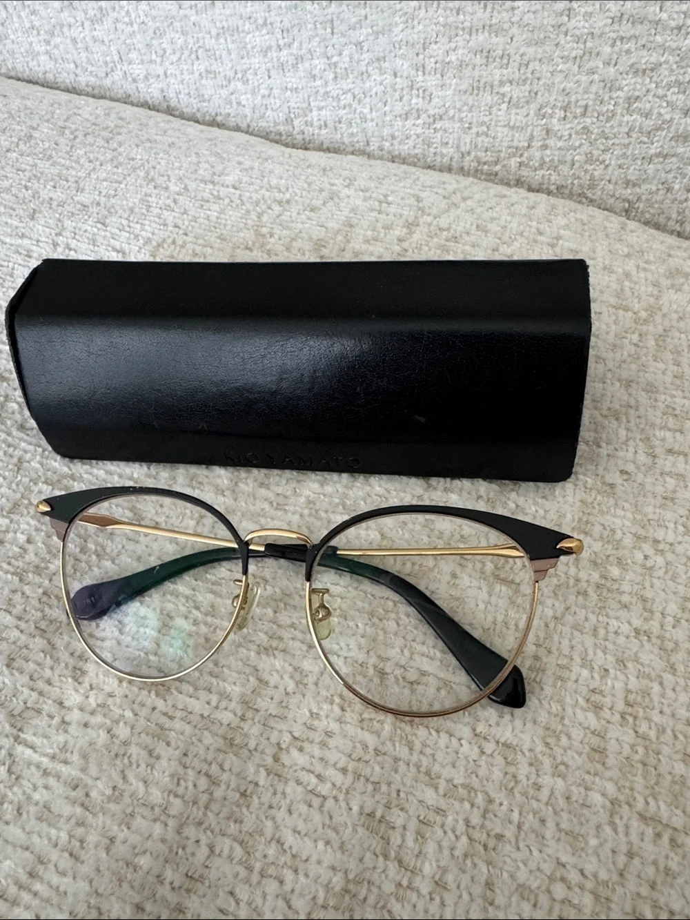 Kio Yamato Women's Gold & Black Round Metal Frame Eyeglasses